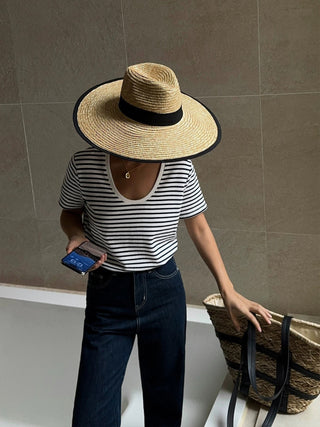 Striped U-neck short-sleeved T-shirt by painevida