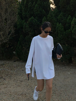 Simple Loose long-sleeved slit T-shirt by painevida