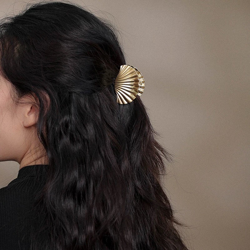 Pince à cheveux Coquillage en métal - Accessoire sculptural en alliage
