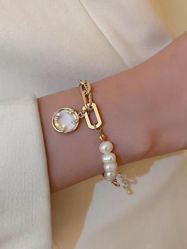 Simple Shell Pearl Bracelet by painevida