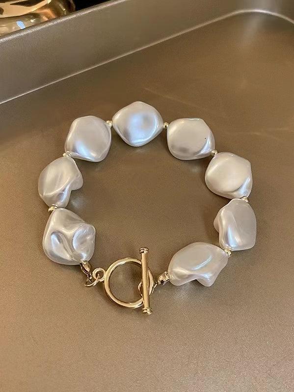 Large Irregular Pearl Pearl Beaded Bracelet by painevida