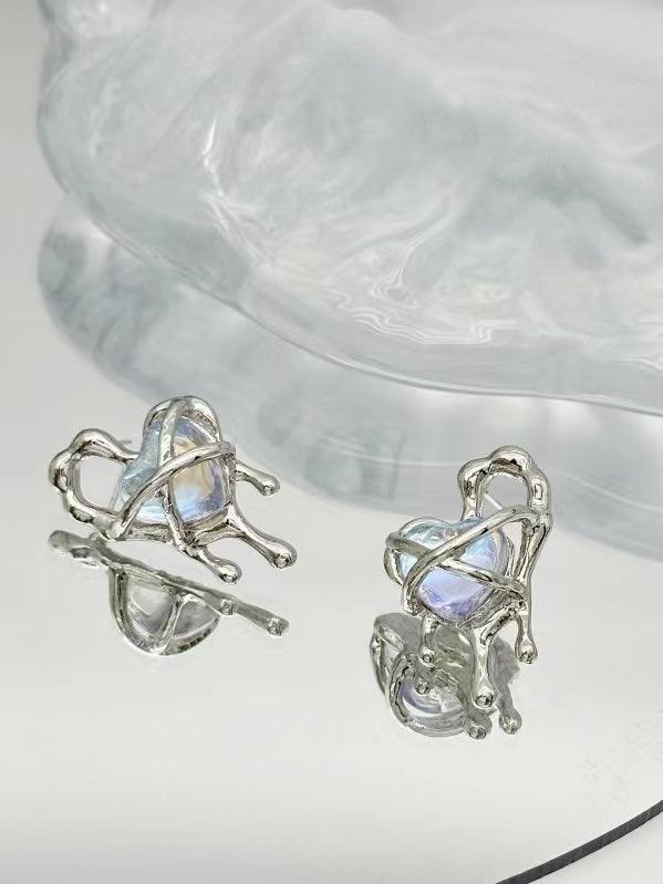 Lava Cutout Heart Stud Earrings - PAINEVIDA