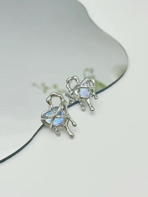 Lava Cutout Heart Stud Earrings - PAINEVIDA