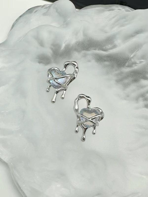 Lava Cutout Heart Stud Earrings - PAINEVIDA