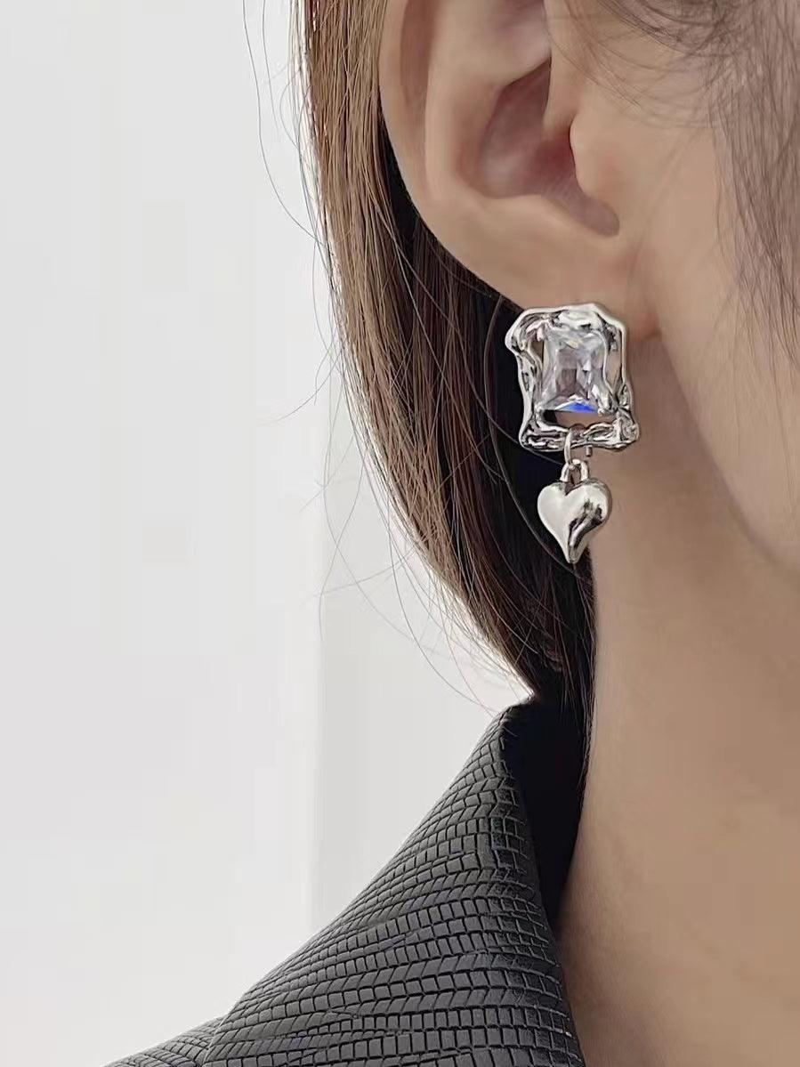 Asymmetric Zirconia Heart Earrings - PAINEVIDA