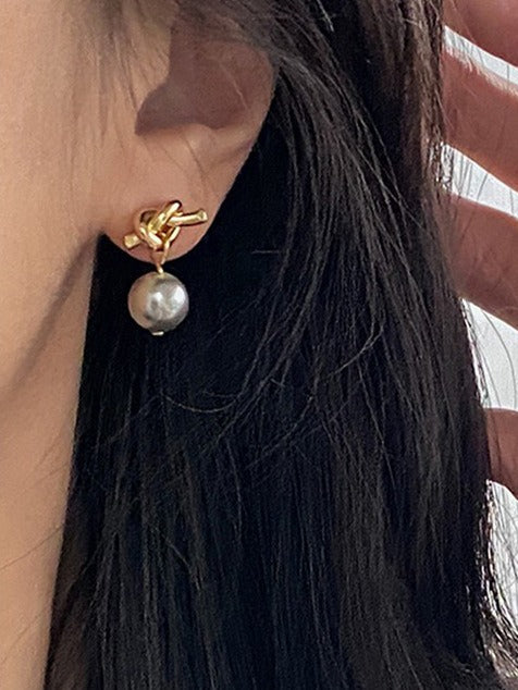 Retro Knotted Metal Gray Pearl Stud Earring - PAINEVIDA