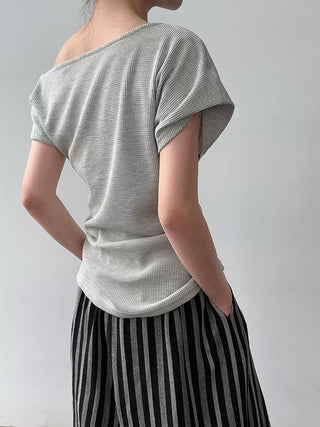 Asymmetrical Off-Shoulder Button-Down T-Shirt - PAINEVIDA