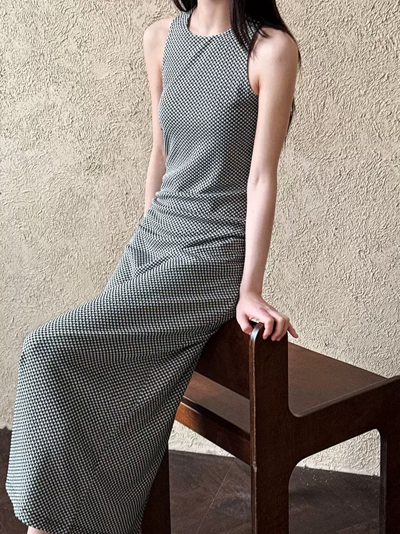 Retro-Style Sleeveless Dress