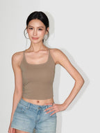 Slim-fit backless tank top