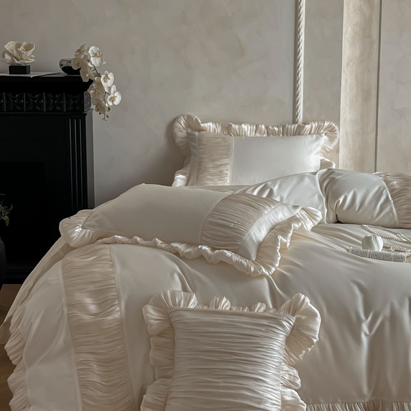 Silk White French Retro Cotton Four-piece Bedding Set