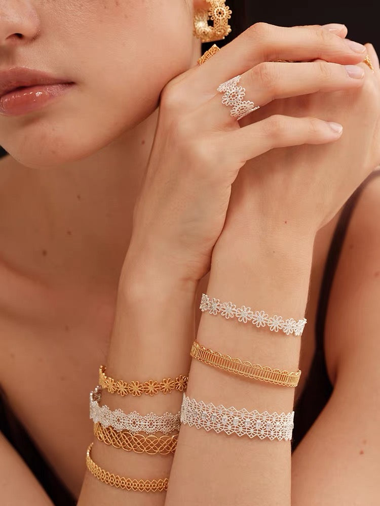 Lace-Carved Bangle | 18K Gold & Silver - PAINEVIDA
