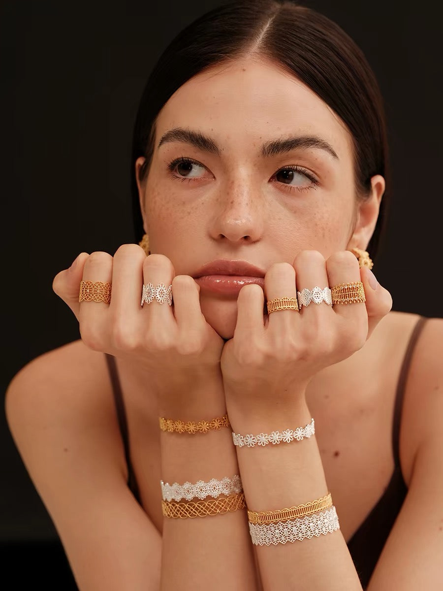 Lace-Carved Bangle | 18K Gold & Silver - PAINEVIDA