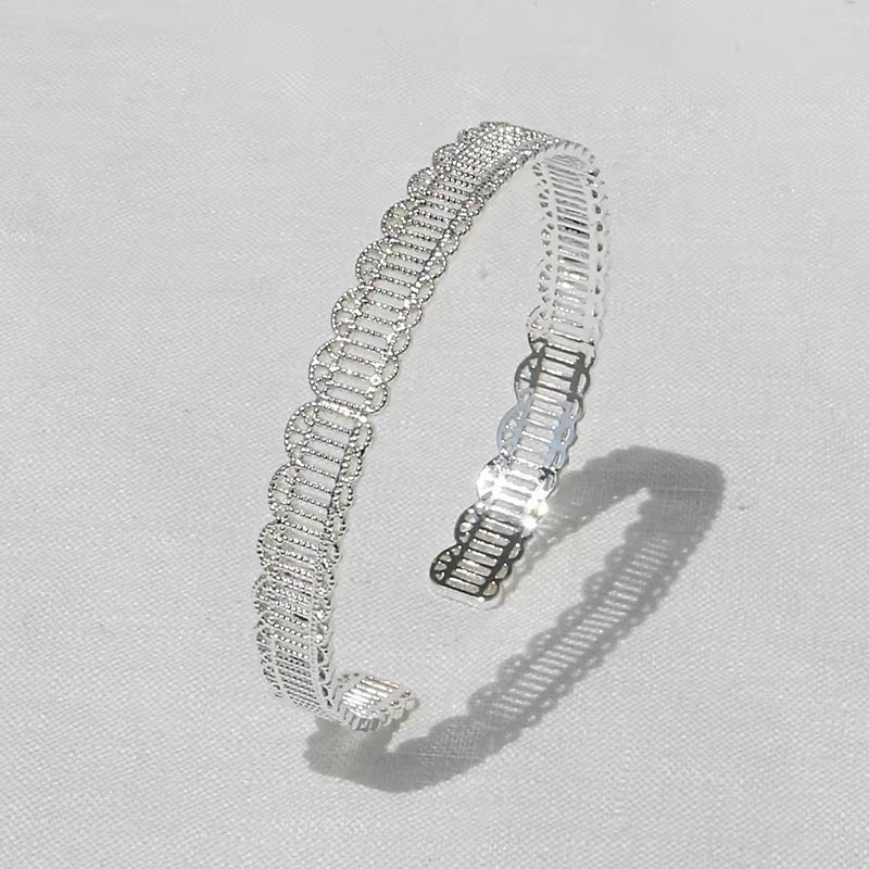 Lace-Carved Bangle | 18K Gold & Silver - PAINEVIDA