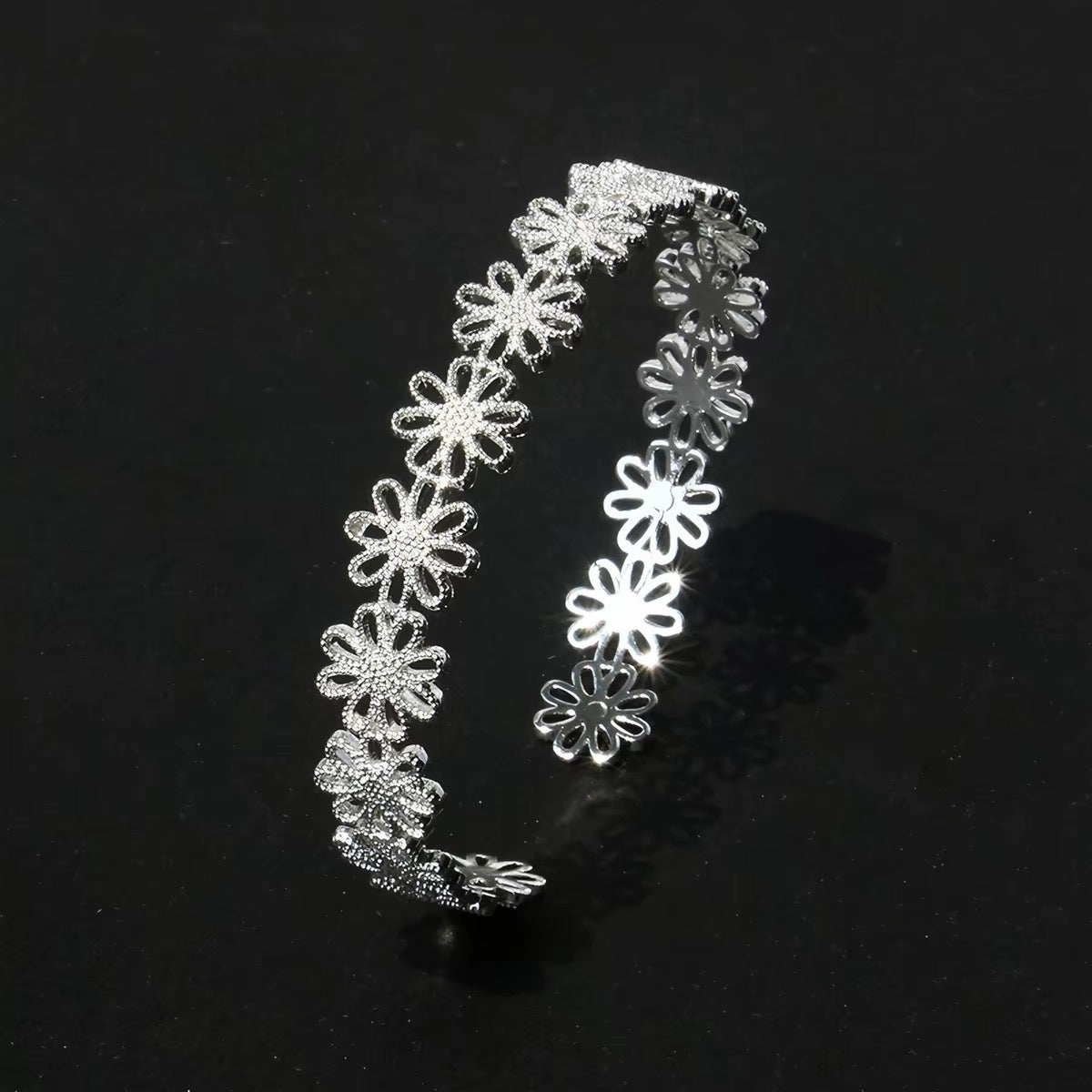 Lace-Carved Bangle | 18K Gold & Silver - PAINEVIDA
