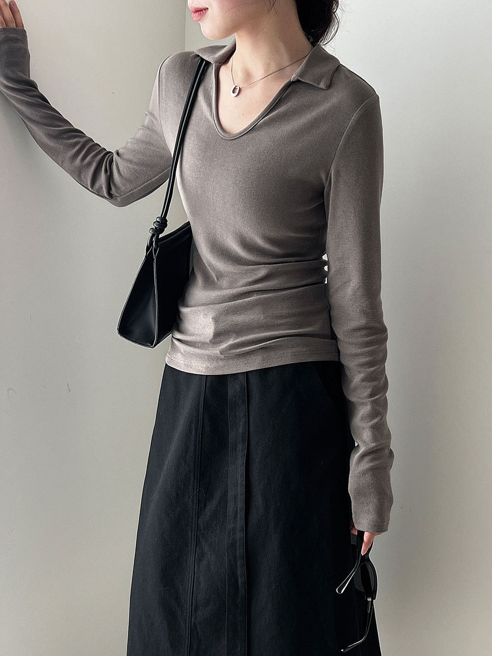 Simple Fit V-neck Basic Shirt